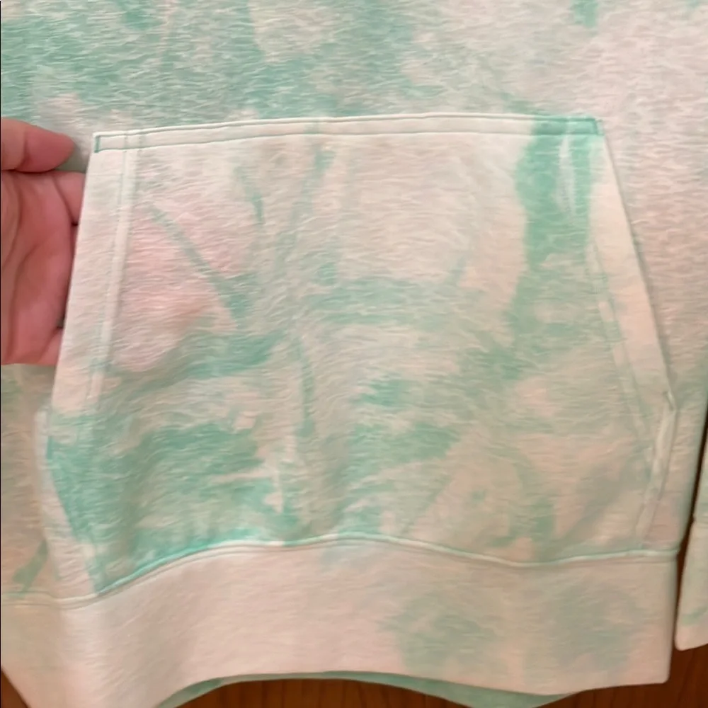 NIKE NWT Women’s Size Medium Light Green White Tie-Dye Hoodie Dry Fit Sweatshirt - Picture 5 of 10